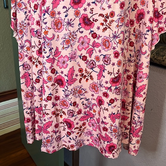 NWT Super Soft Torrid Knit Top Punk Floral -lace trim/SS/knit/ stretch Sz 5X - Picture 3 of 13